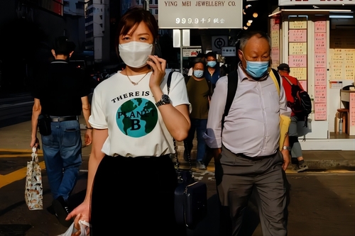 Latest company news about Hong Kong, zum des COVID-Maskenmandats vom 1. März auszurangieren