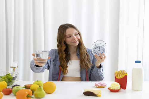Neueste Unternehmensnachrichten über Gesundheitliche Vorteile des intermittierenden Fastens